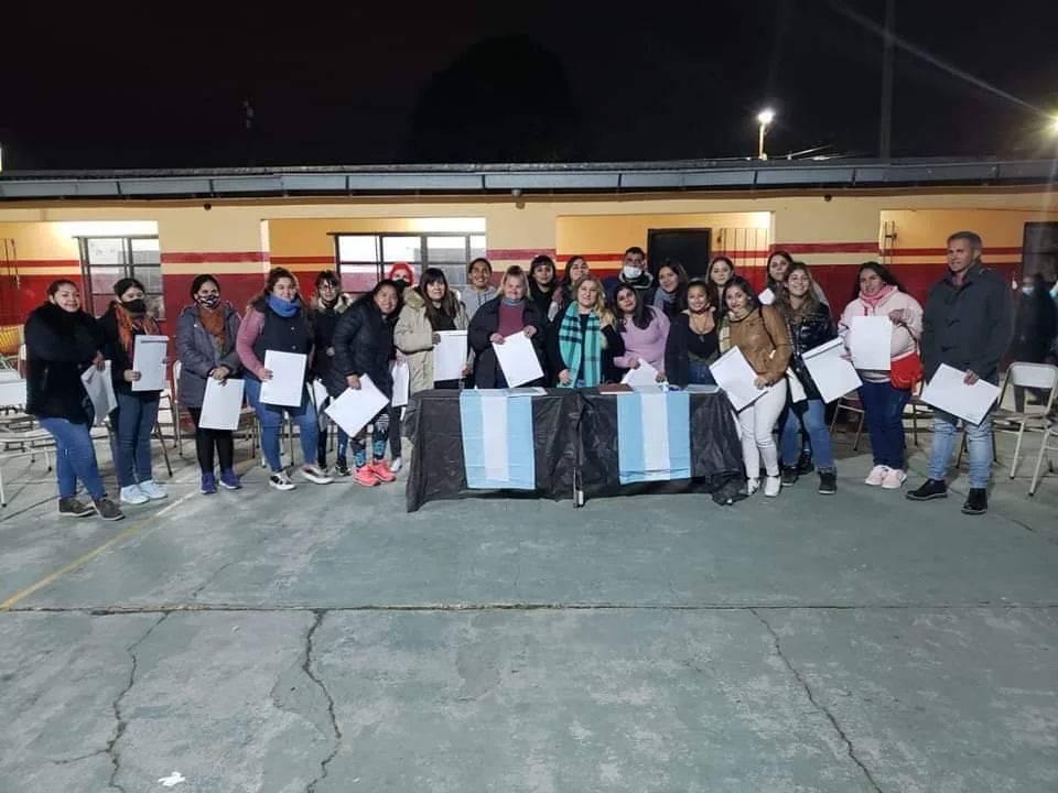 Primera entrega de títulos oficiales